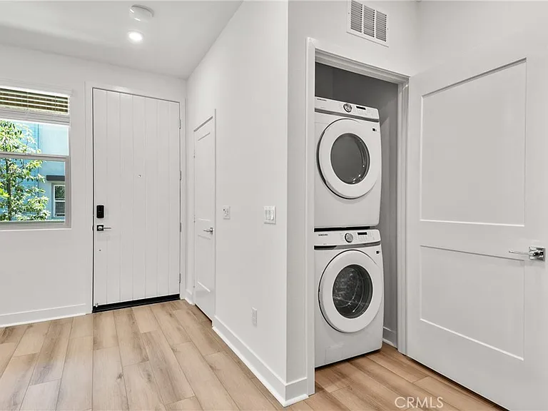 1036 Hazel Dr — Photo 9