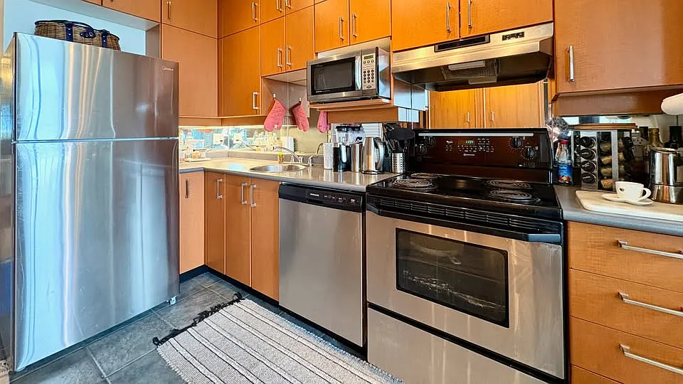 Studio, 470 sqft, $2,400 — Photo 2