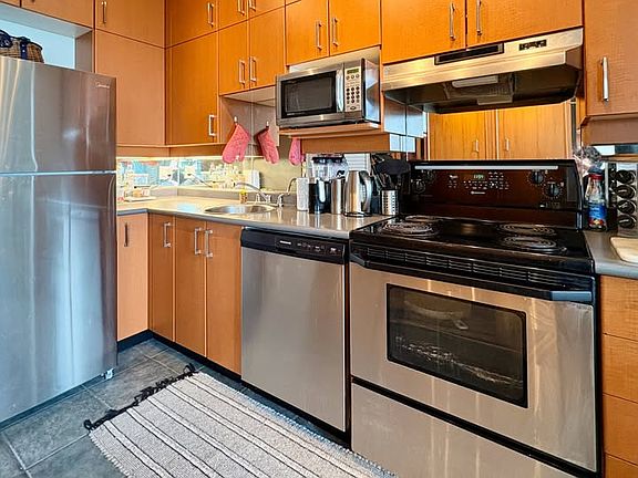 2nd image of 409 Swift St #423