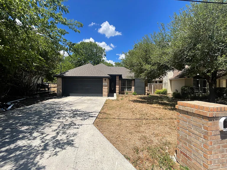 1808 Pearce Ct — Photo 2