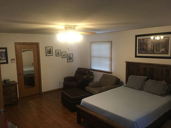 2nd image of 2611 Foxwood Dr