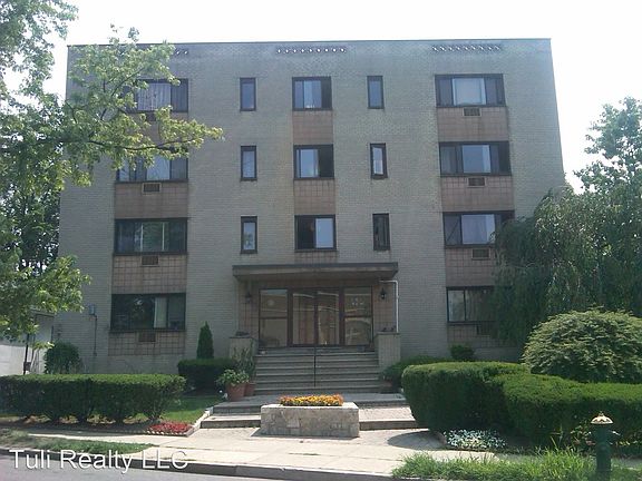 2nd image of 116 Irvington Ave APT 4J
