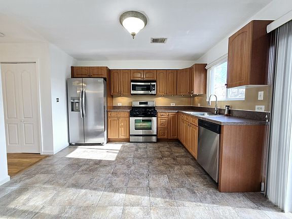 5th image of 22 Cranberry Ct Unit 2