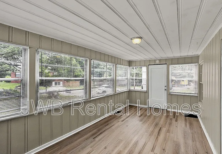 7124 Lorain St — Photo 12