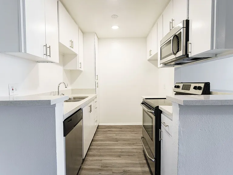 6310 Sylmar Ave — Photo 26