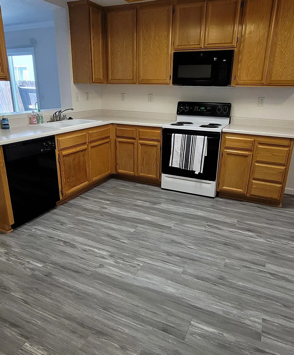 1864 Woodland Dr — Photo 3