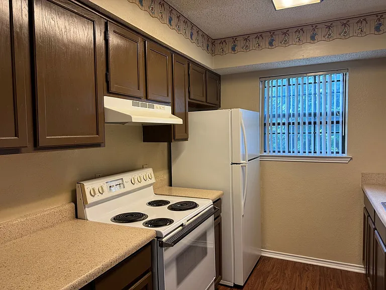 805 SE 4th St #108 — Photo 9
