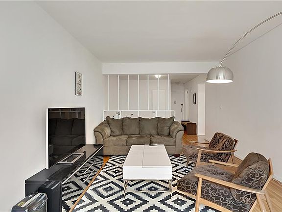3rd image of 91 Van Cortlandt Ave W APT 5A