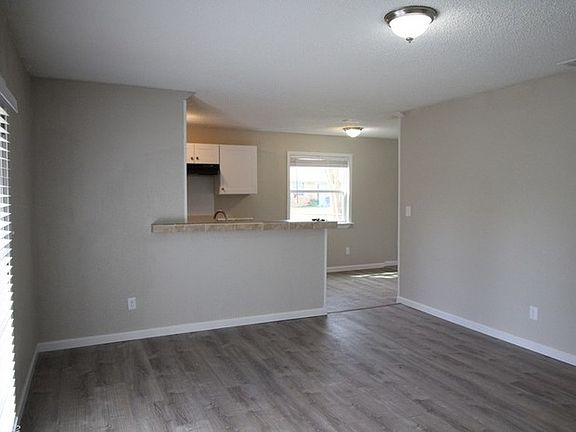 4th image of 14200 Seminole Dr