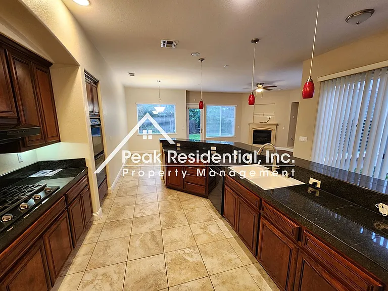 1044 Sandwick Way — Photo 12