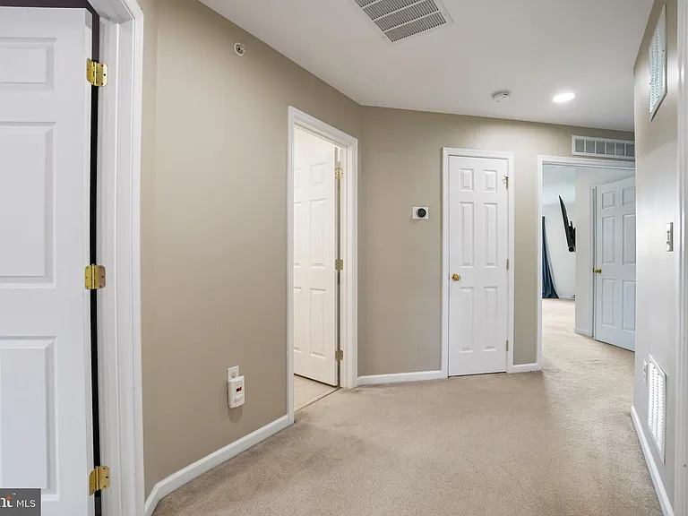 2028 Berkeley Dr — Photo 20