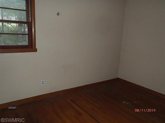 5th image of 4764 Division Ave N