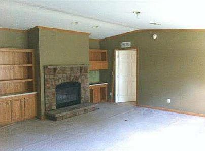 4th image of 374 SE Deer St