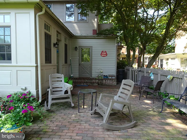 411 Delaware St #A — Photo 23