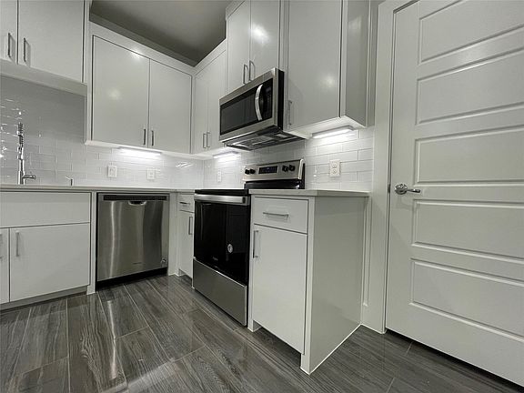 3rd image of 2417 N Winnetka Ave