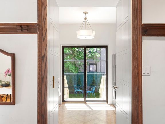 4th image of 298 Parkside Ave