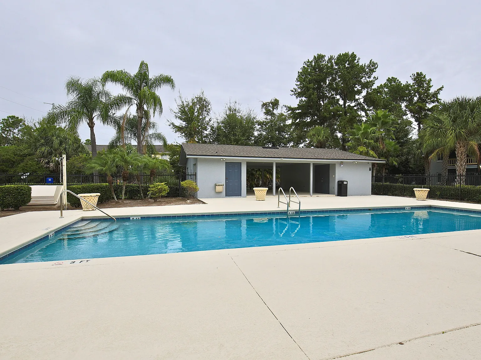 Don't miss out on this spacious 2 bedroom condo!! — Photo 4