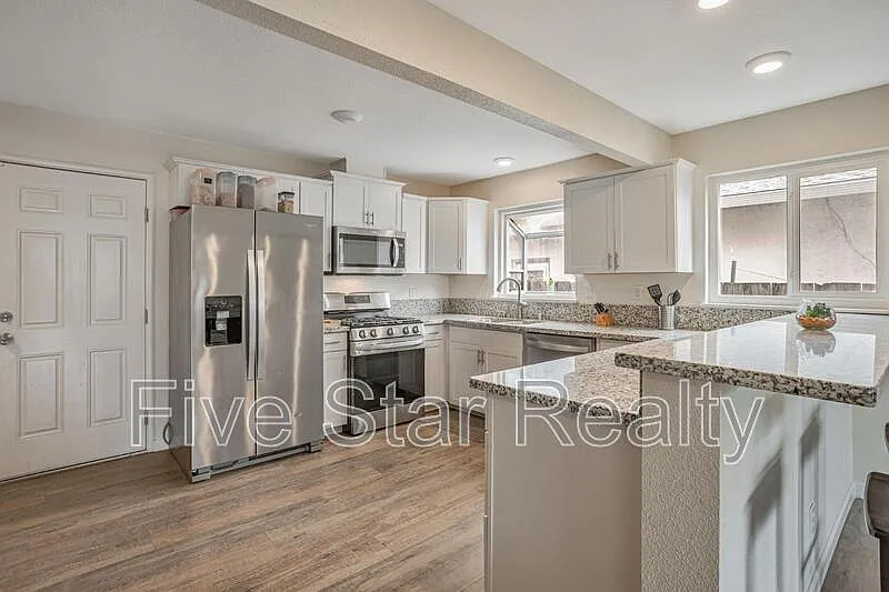 4 bed, 2.0 bath, 1350 sqft, $2,650 — Photo 4
