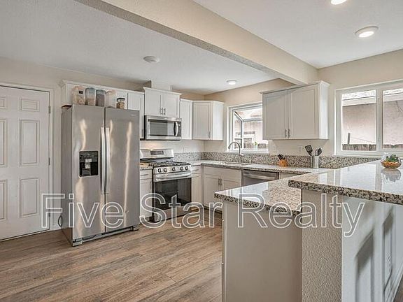 4th image of 1734 Harris St