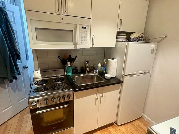 5th image of 170 Delancey St APT 1RL