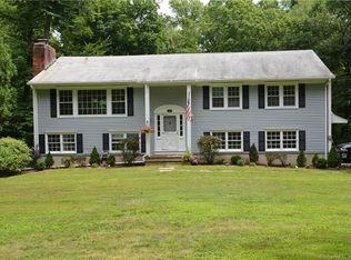 113 Dogwood Ln, Stamford, CT 06903