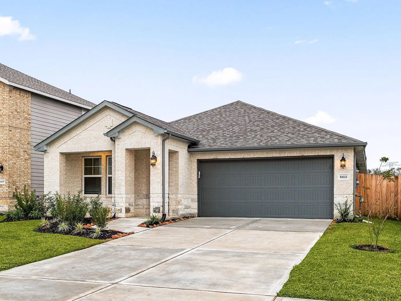 4 bed, 3.0 bath, 2012 sqft, $2,550 — Photo 3
