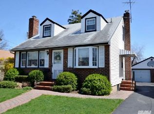 160 Sheridan Blvd, Mineola, NY 11501