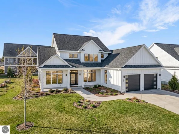 103 Vineyard Ridge Dr, Traverse City, MI 49686