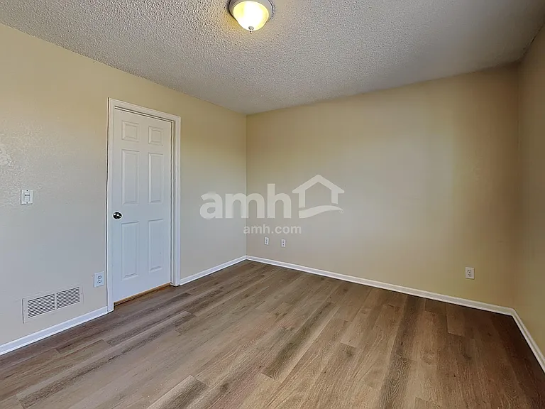 4051 N Orleans St — Photo 12
