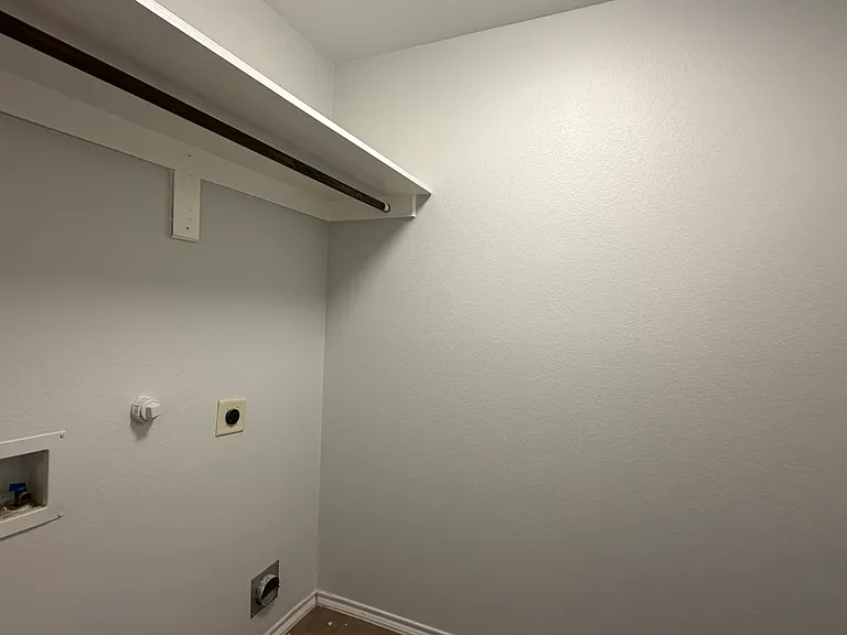 2123 Meadow View Dr — Photo 2