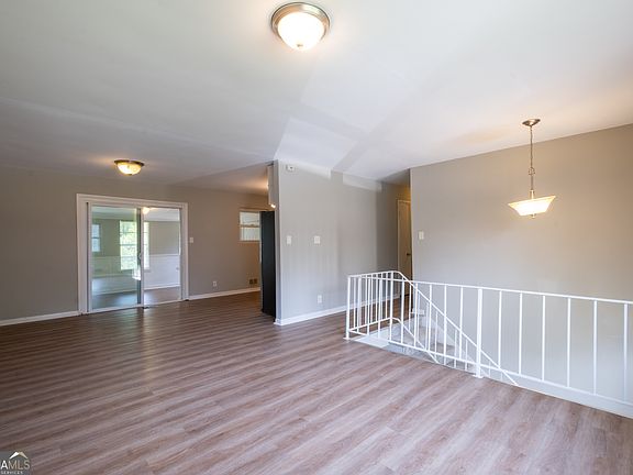 4th image of 2660 Beacon Dr