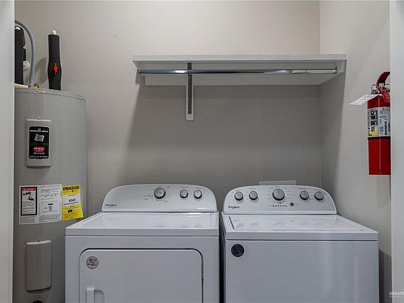 4th image of 1005 W Kohala Ave