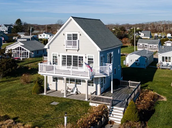 15 1st St, Westport, MA 02790