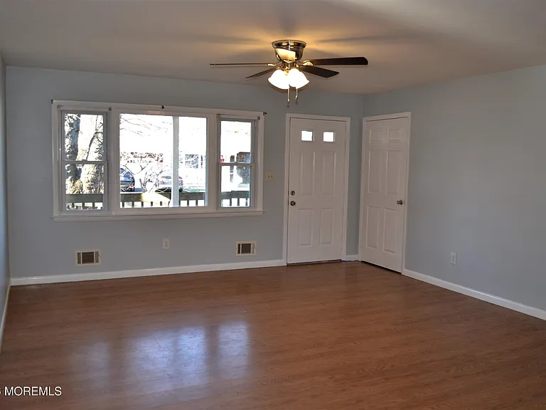 456 Hulse Ave — Photo 7