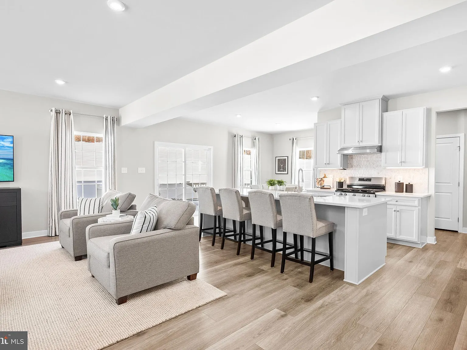 4 bed, 2.5 bath, 3133 sqft, $3,300 — Photo 3