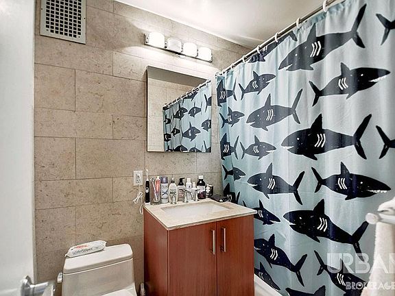 4th image of 10 W 74th St APT 8H