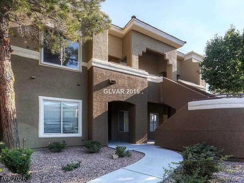 2 bed, 2.5 bath, 948 sqft, $1,400 — Photo 1