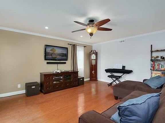3rd image of 434 W 223rd St Unit 225