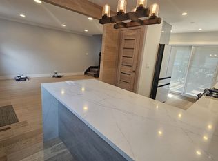 2027 S Newton Ave, Park Ridge, IL 60068