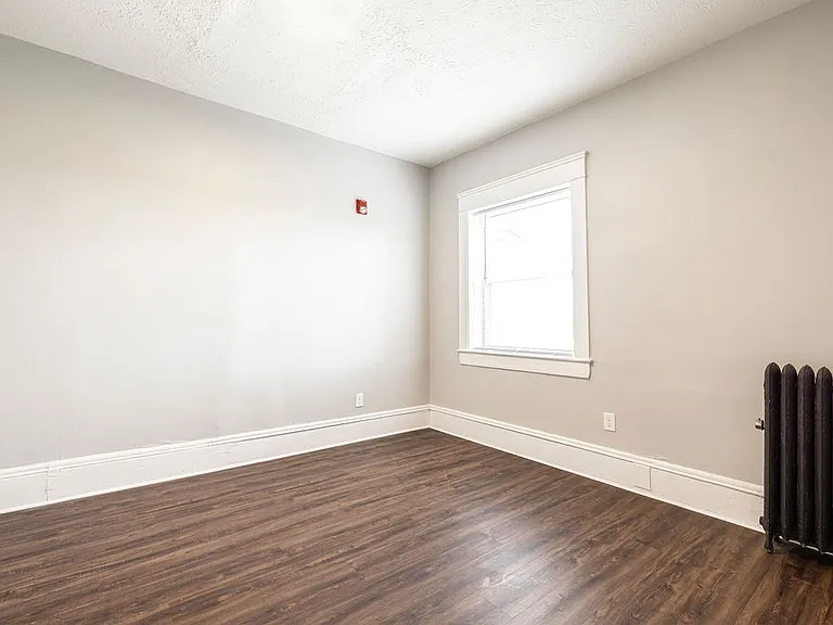 Chelsea Manor — Photo 11