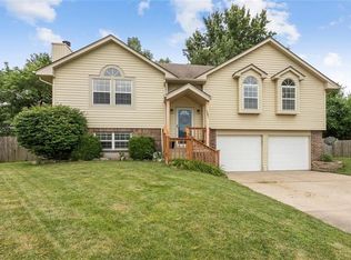 1201 NE Coronado Ct, Lees Summit, MO 64086
