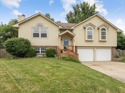 1201 NE Coronado Ct, Lees Summit, MO, 64086