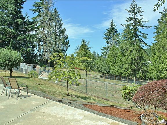 6' fence completely around the property, sit back and watch the animals work for you.  Collect your eggs for breakfast, drink coffee and listen to the world wake up, also cross fenced for garden space