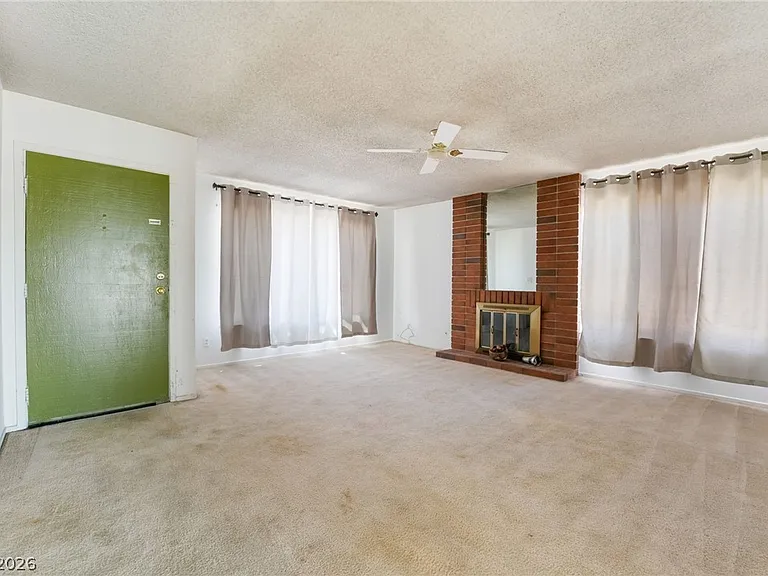 2102 E Russell Rd — Photo 4