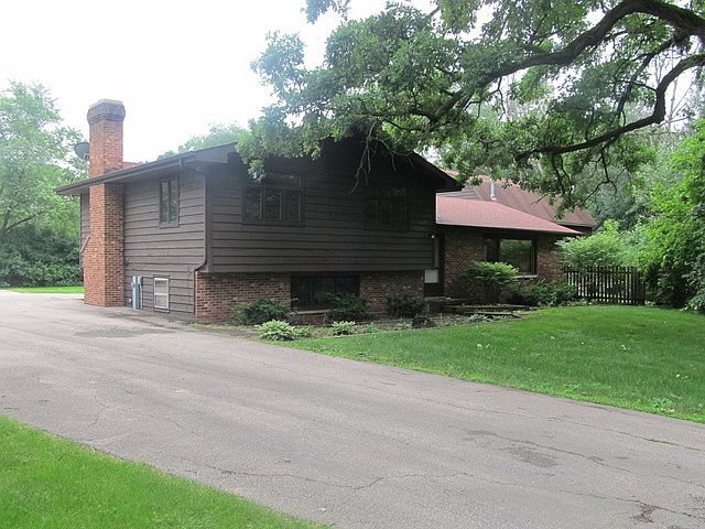 1st image of 24W441 Wellington Ave