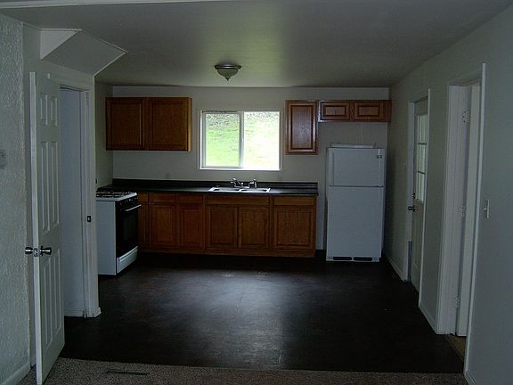 5th image of 406 Church St