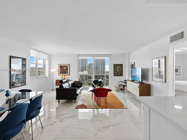 336 N Birch Rd #PENTHOUSE — Photo 3