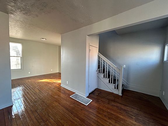 5th image of 4411 Davenport St