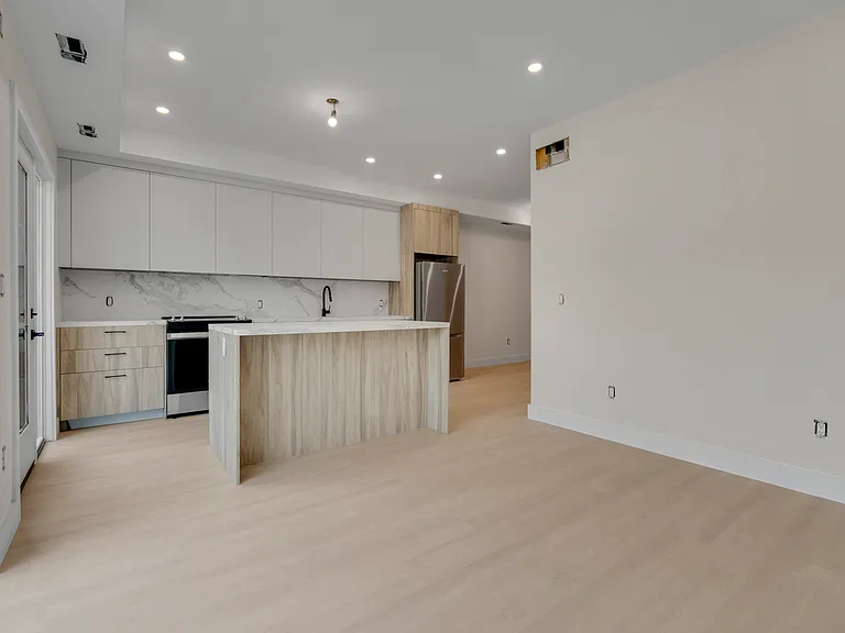 625 Harvie Ave #1 — Photo 5