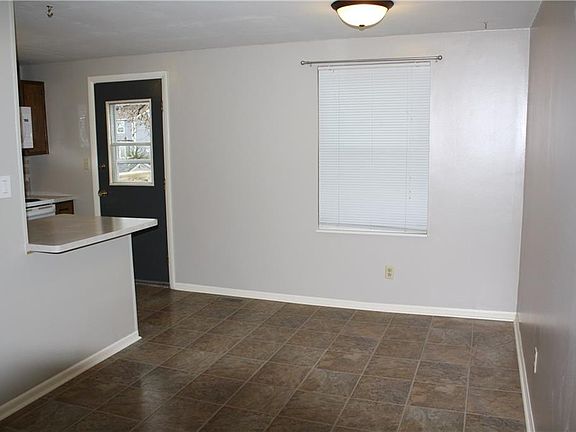 5th image of 311 Broken Arrow Ct